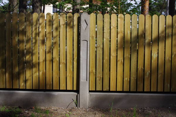 Betoonist aiapost betoonsokliga