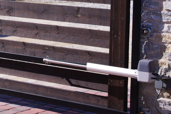 Tiibvärava automaatika