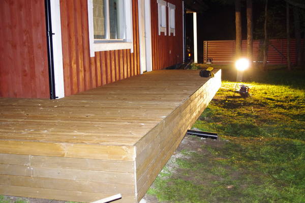 Puidust terrassinurk